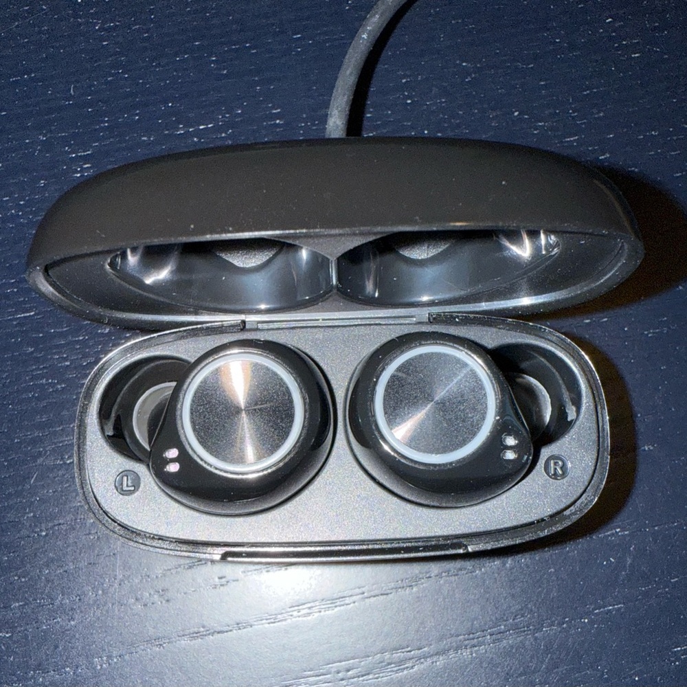 Wireless Black Earbuds